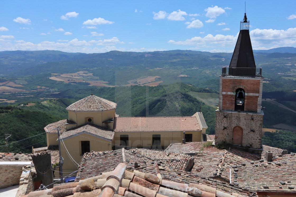 "Cairano - Chiesa di San Martino Vescovo dai tetti" stock image