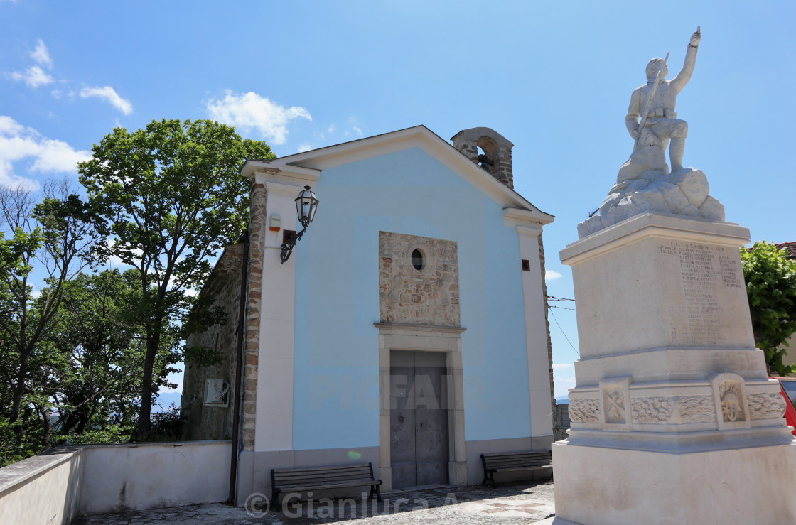 "Cairano - Monumento ai Caduti e Chiesa di San Leone" stock image