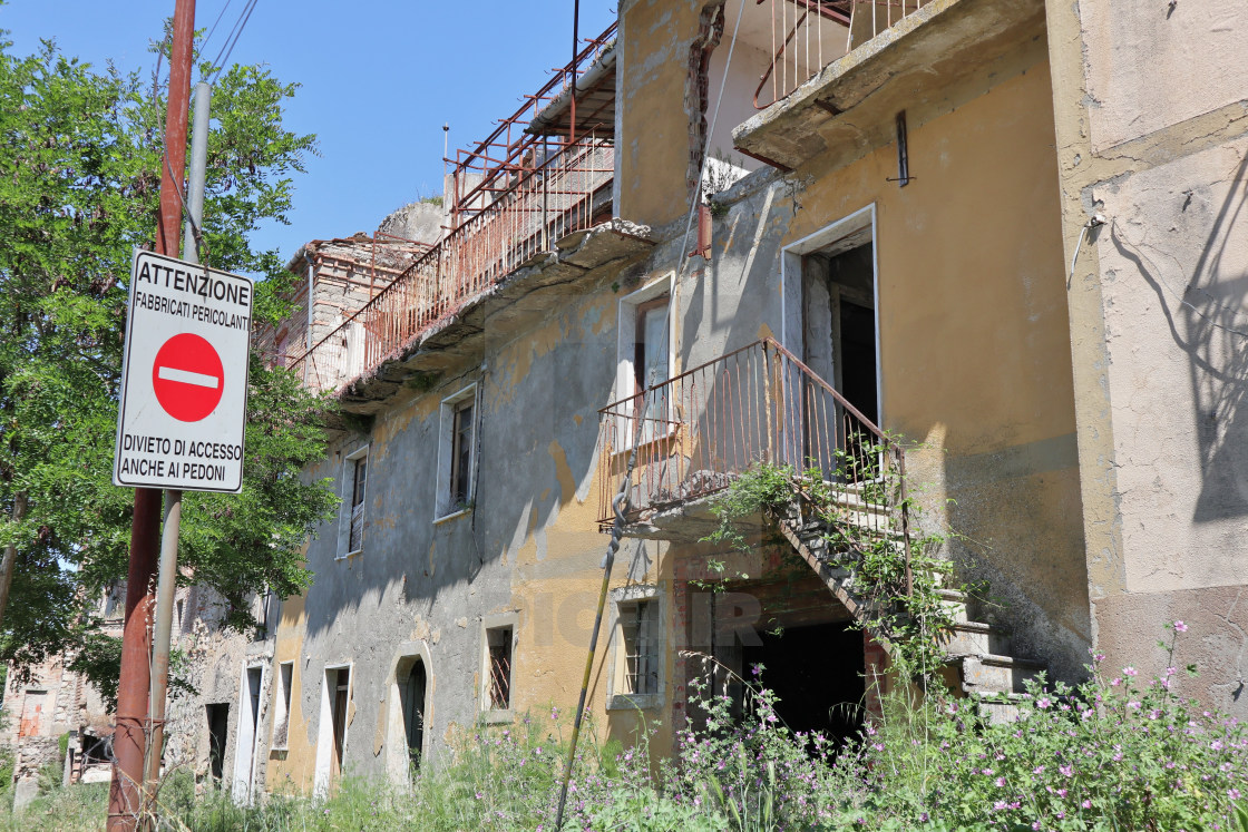 "Conza - Edifici pericolanti del borgo abbandonato" stock image