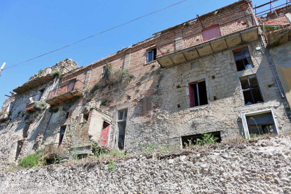 "Conza - Edificio pericolante del borgo abbandonato" stock image