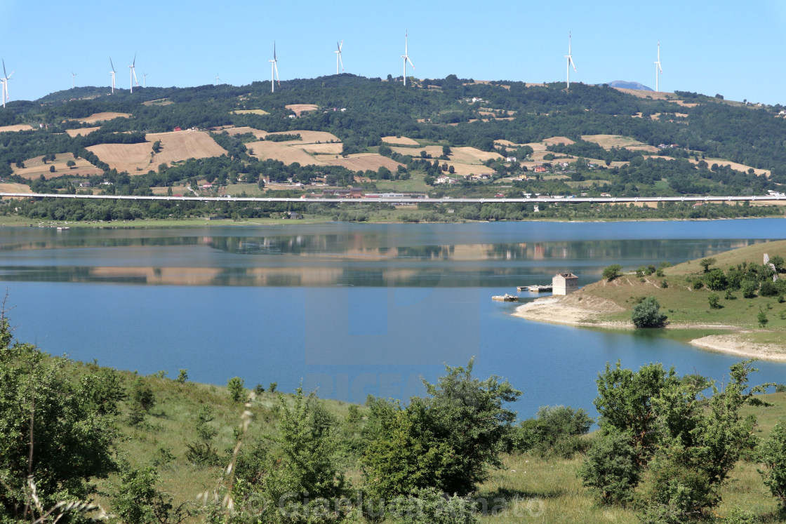 "Conza - Lago artificiale dalla circumlacuale" stock image