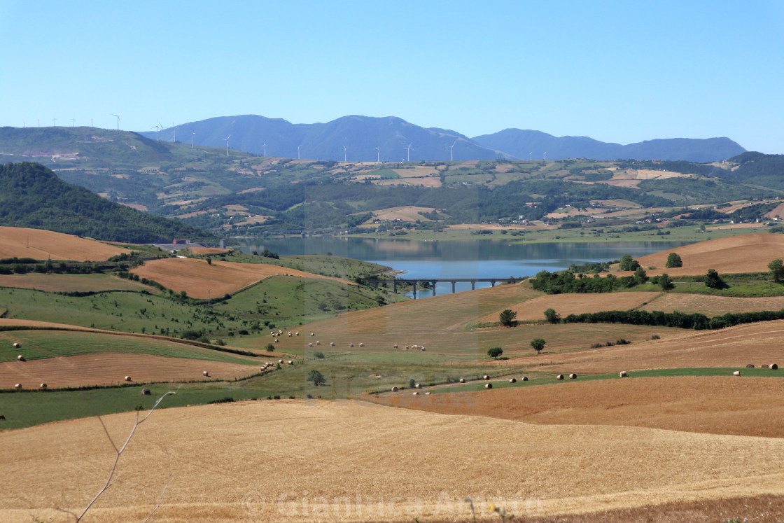 "Conza - Campi coltivati dalla circumlacuale" stock image