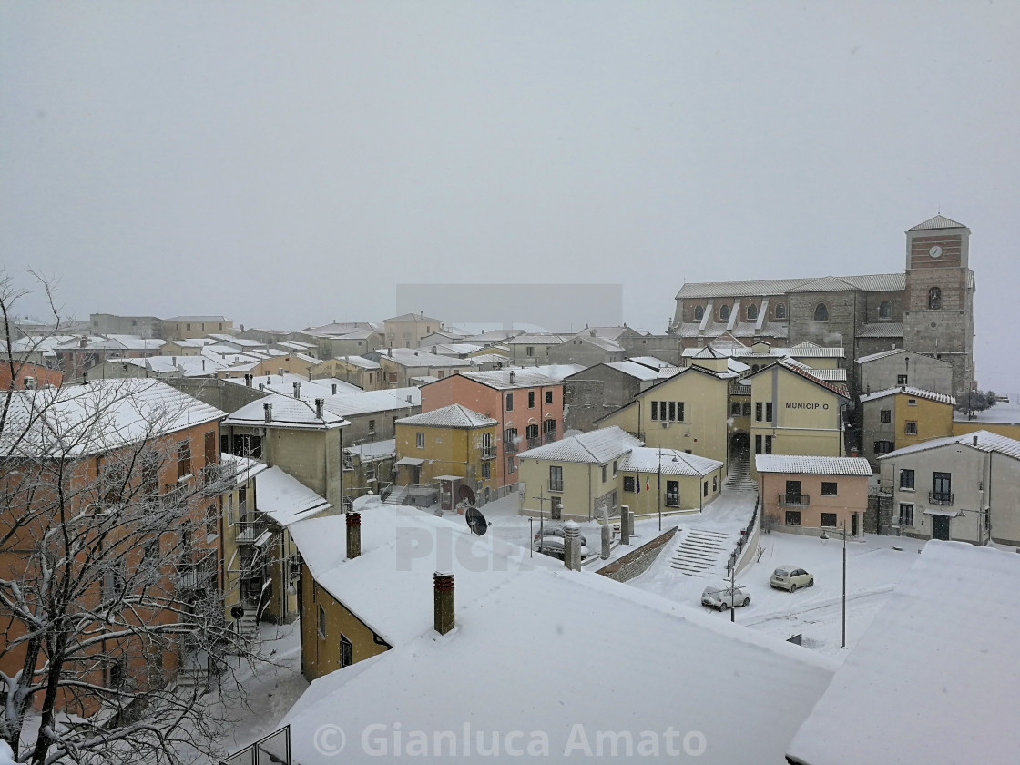 "Sant'Angelo dei Lombardi - Scorcio invernale del borgo dal castello" stock image