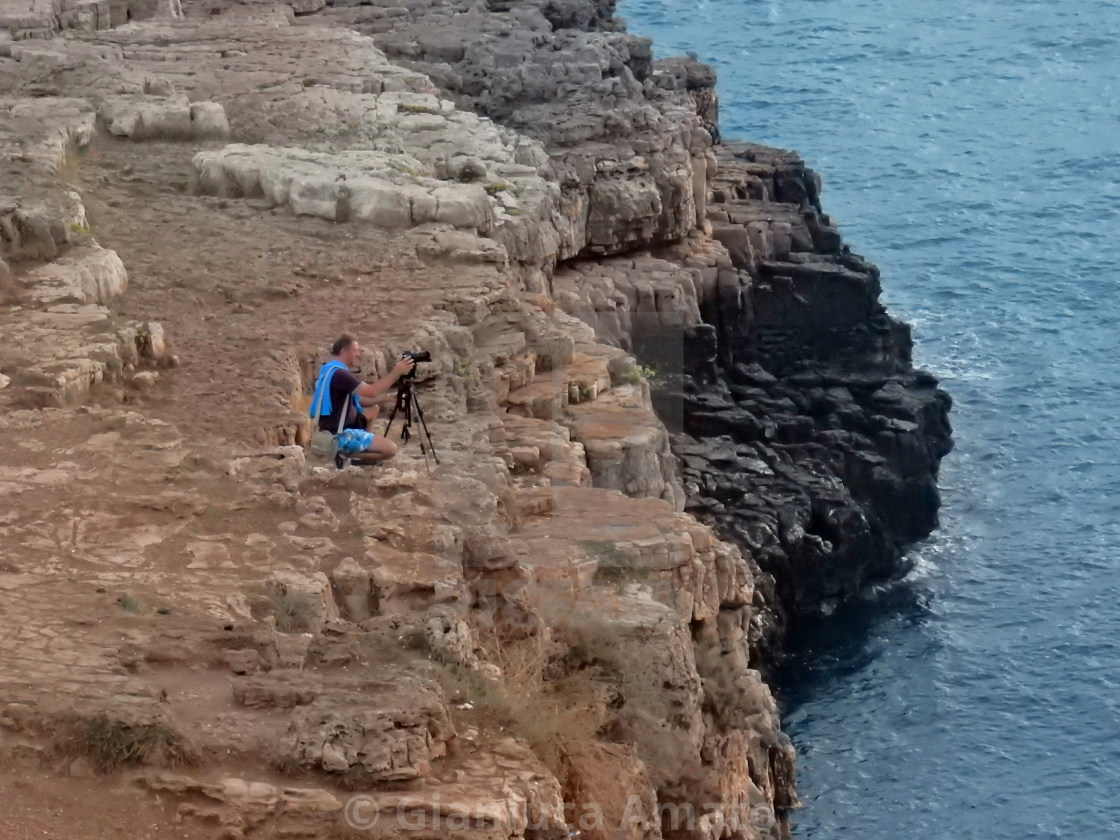 "Polignano a Mare - Fotografo sulla scogliera" stock image