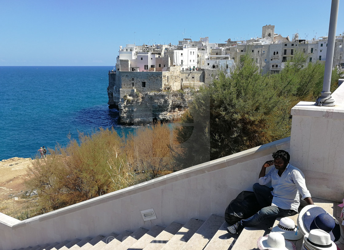 "Polignano a Mare - Venditore di cappelli sulla scalinata Modugno" stock image