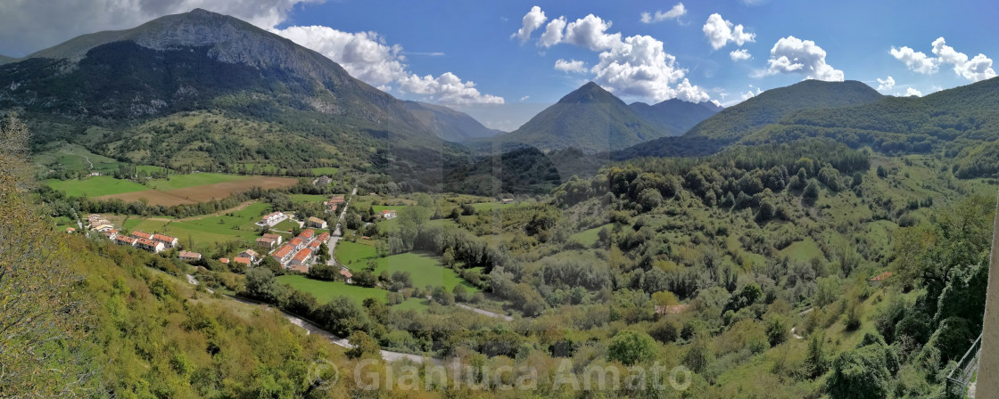 "Opi - Panoramica dal centro storico" stock image