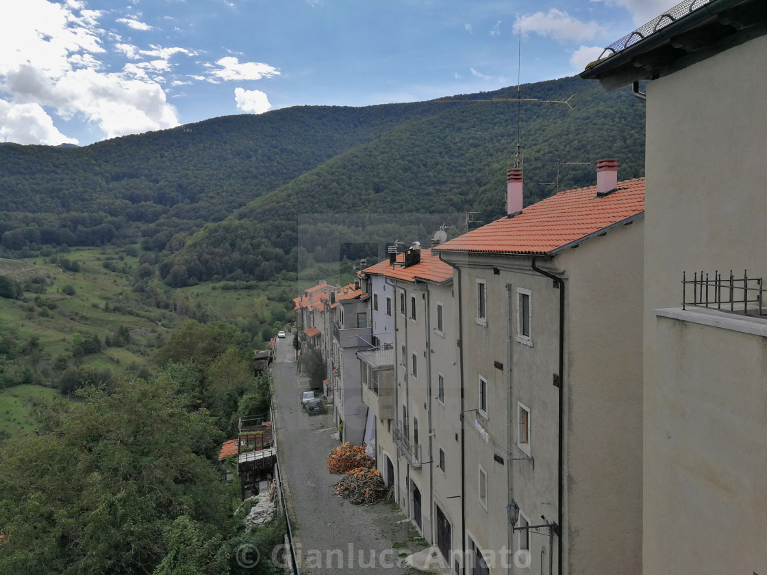 "Opi - Scorcio panoramico dalla piazza" stock image