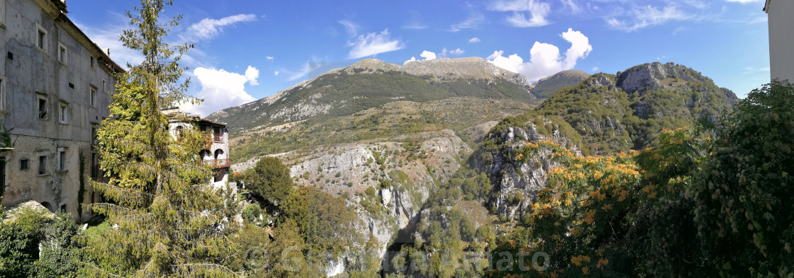 "Barrea - Panoramica dal centro storico" stock image