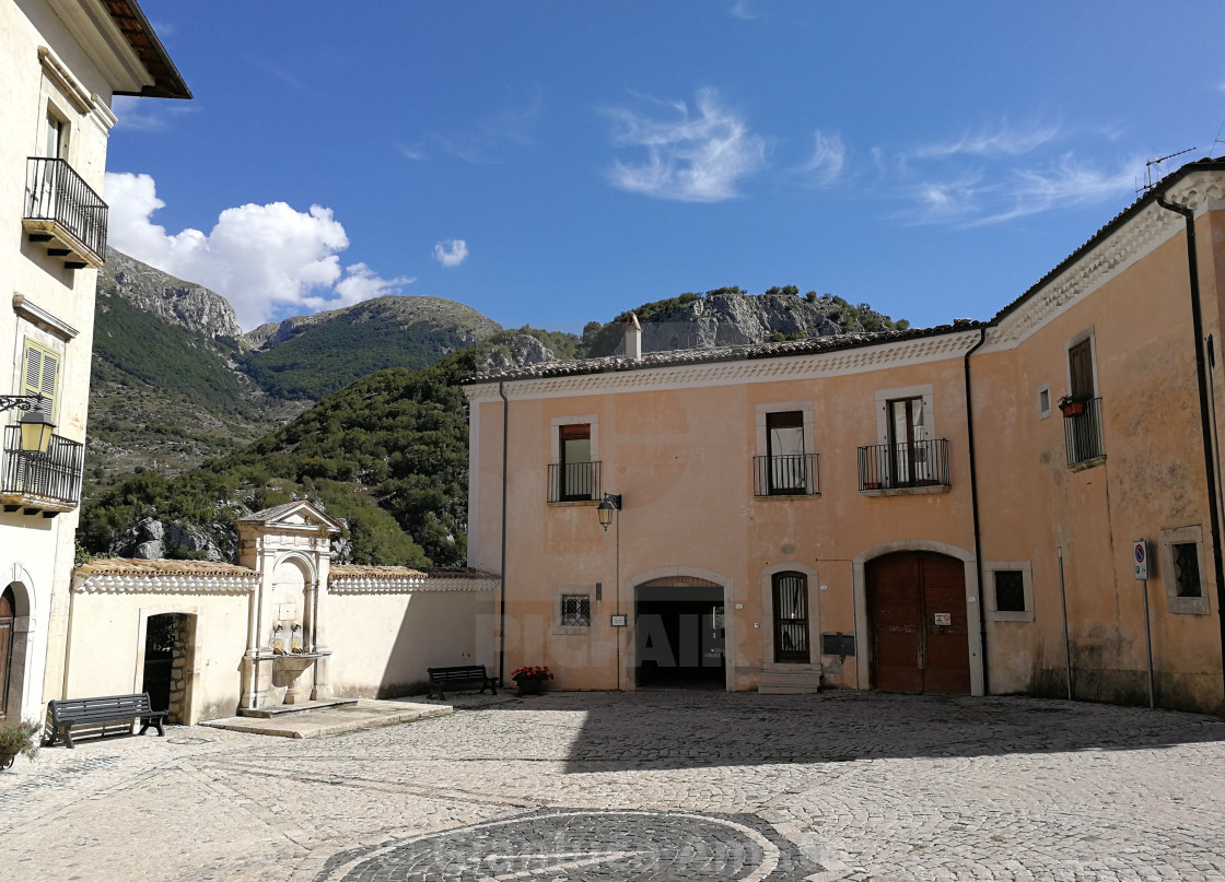 "Barrea - Piazzetta del centro storico" stock image