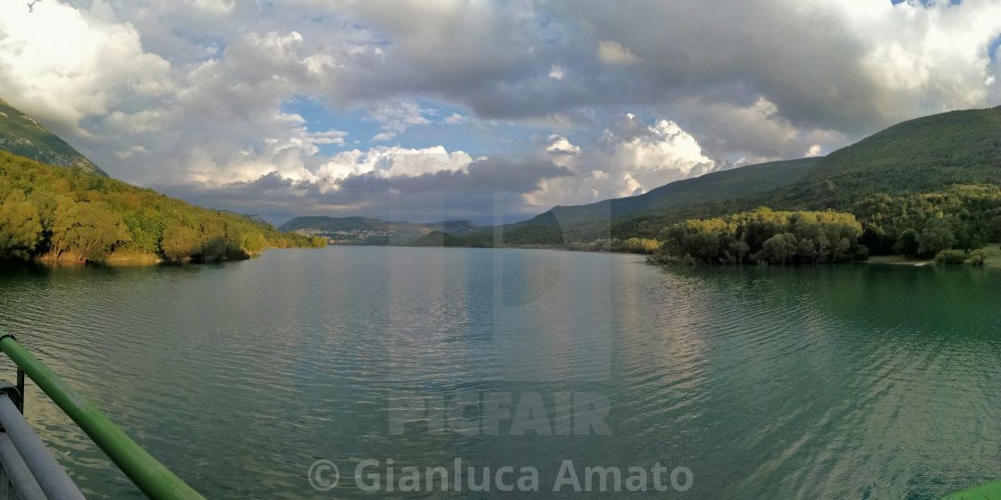 "Panoramica dal ponte del Lago di Barrea" stock image