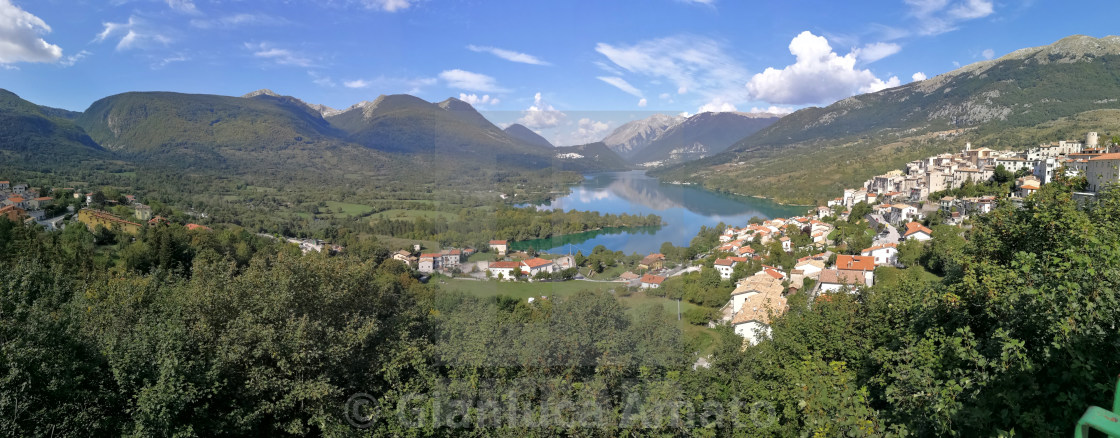 "Panoramica del Lago di Barrea" stock image