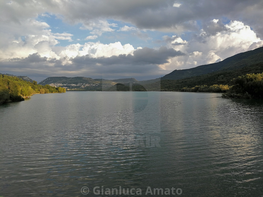 "Scorcio dal ponte del Lago di Barrea" stock image