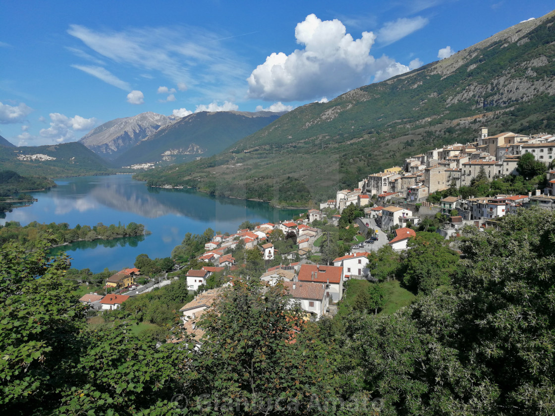 "Scorcio panoramico di Barrea" stock image