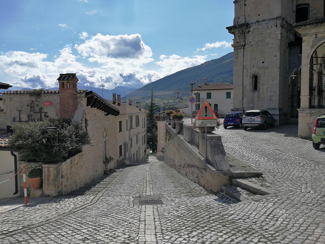 "Castel di Sangro - Vicoli del centro storico" stock image