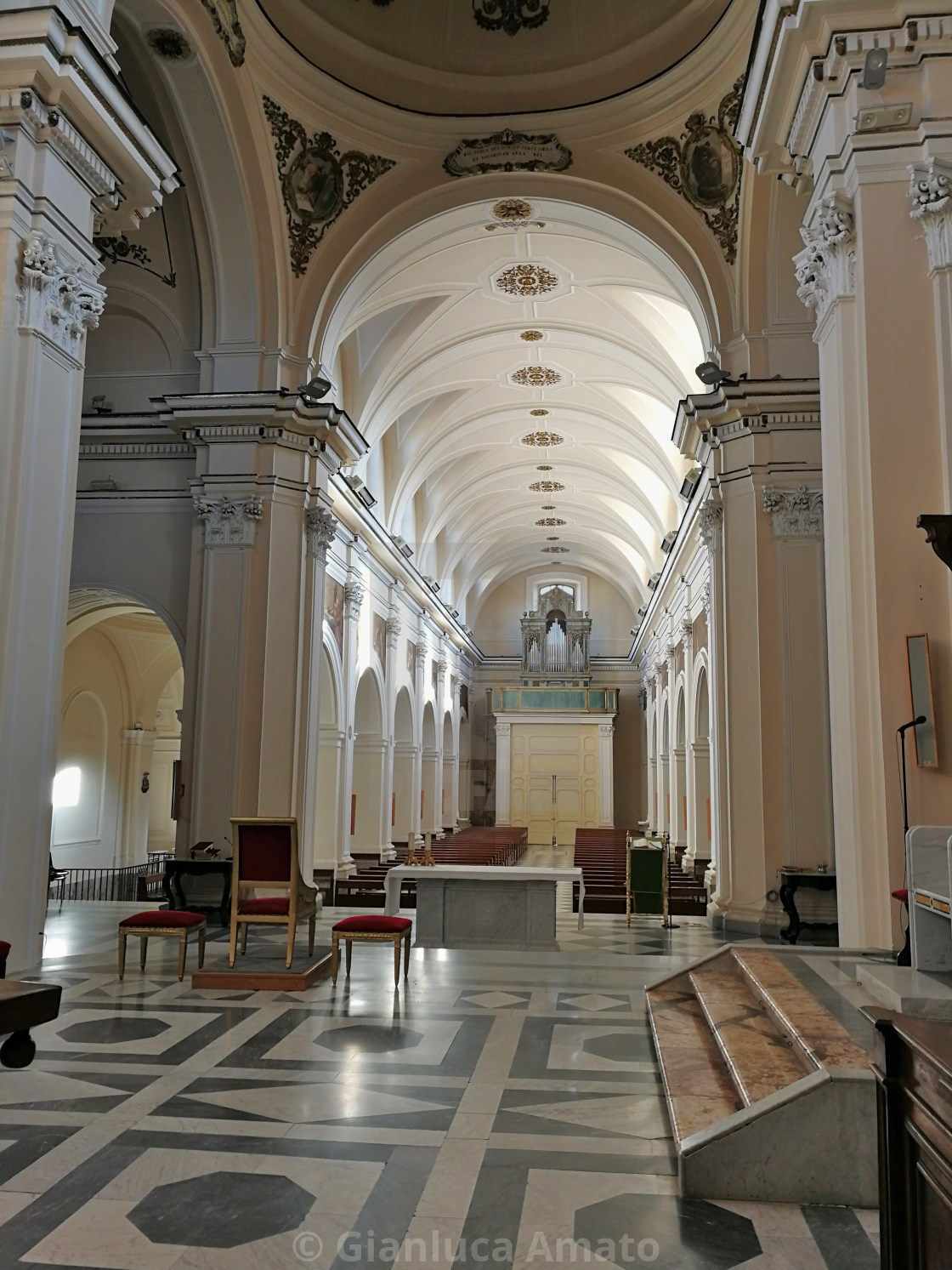 "Alife - Navata centrale della Cattedrale dall'abside" stock image