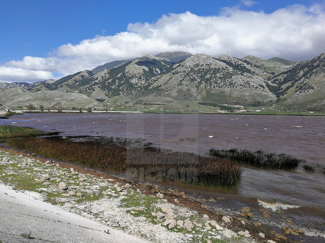 "Scorcio panoramico del Lago del Matese sferzato dal vento" stock image