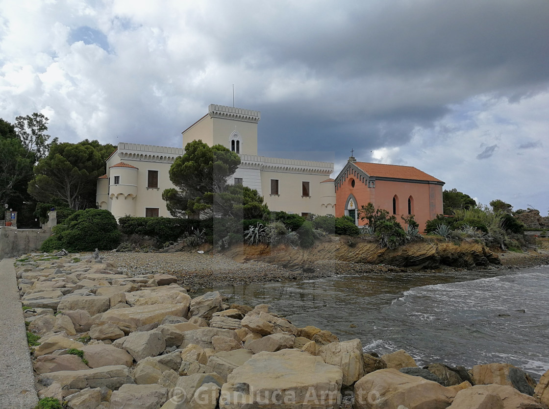 "Punta Licosa - Palazzo Granito e Cappella" stock image