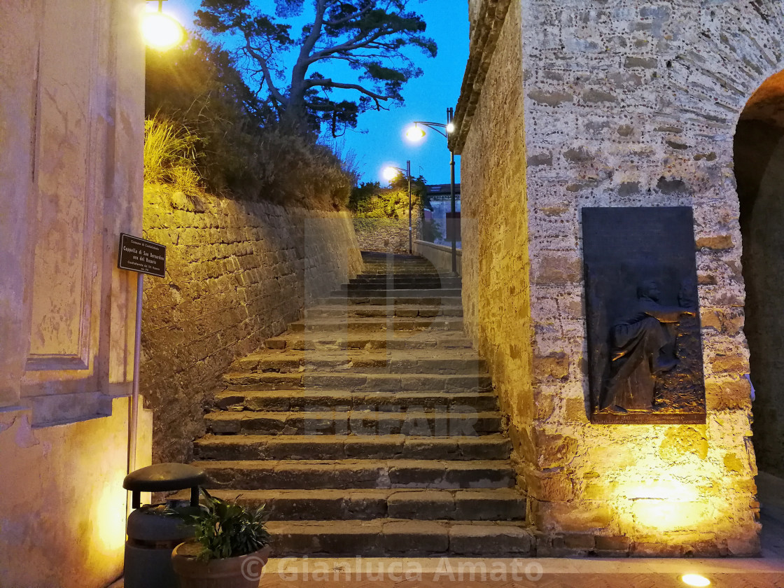 "Castellabate - Scalinata per il castello dalla basilica" stock image