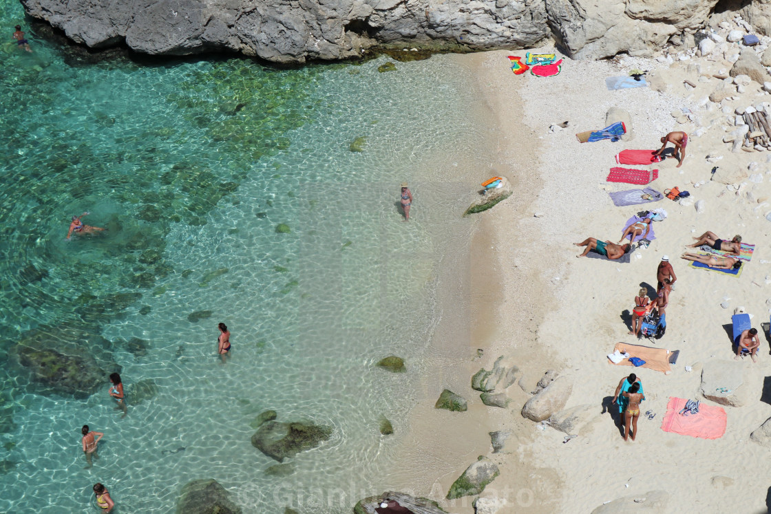 "Santa Cesarea Terme - Turisti alla spiaggia di Porto Miggiano" stock image