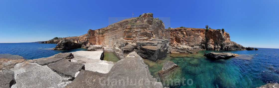 "Santa Cesarea Terme - Panoramica della scogliera di Baia Fontanelle" stock image