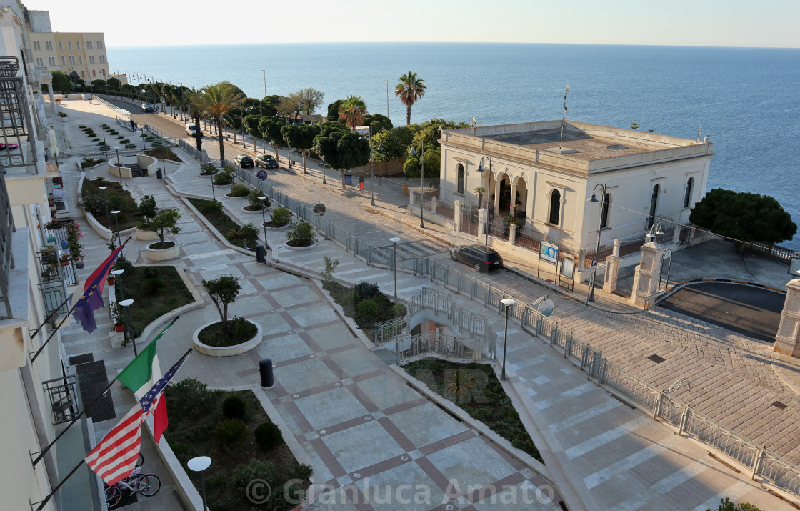 "Santa Cesarea Terme - Stabilimento termale sul lungomare la mattina presto" stock image