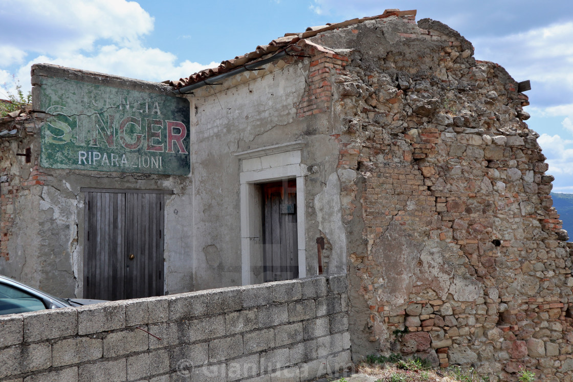 "Calitri - Casa diruta del borgo" stock image