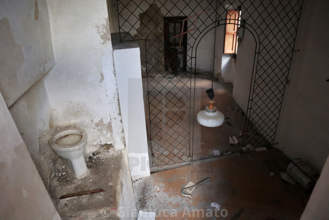 "Calitri - Interno di una casa abbandonata" stock image