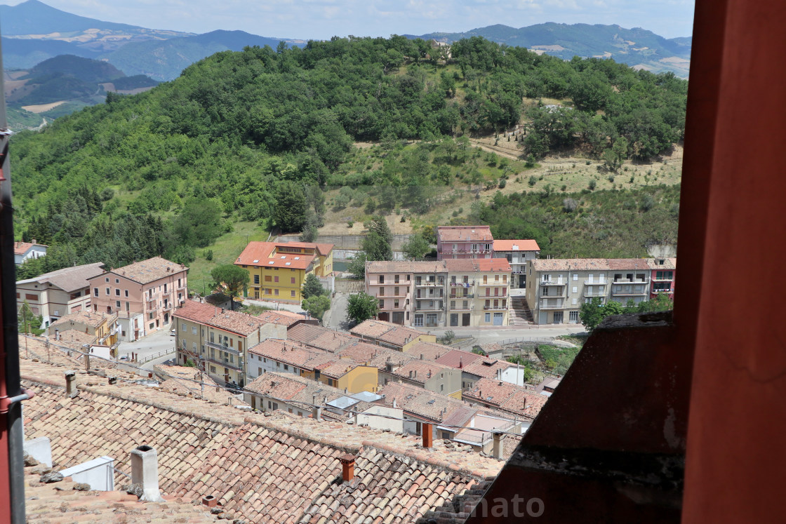 "Calitri - Scorcio del centro storico dal vicolo" stock image