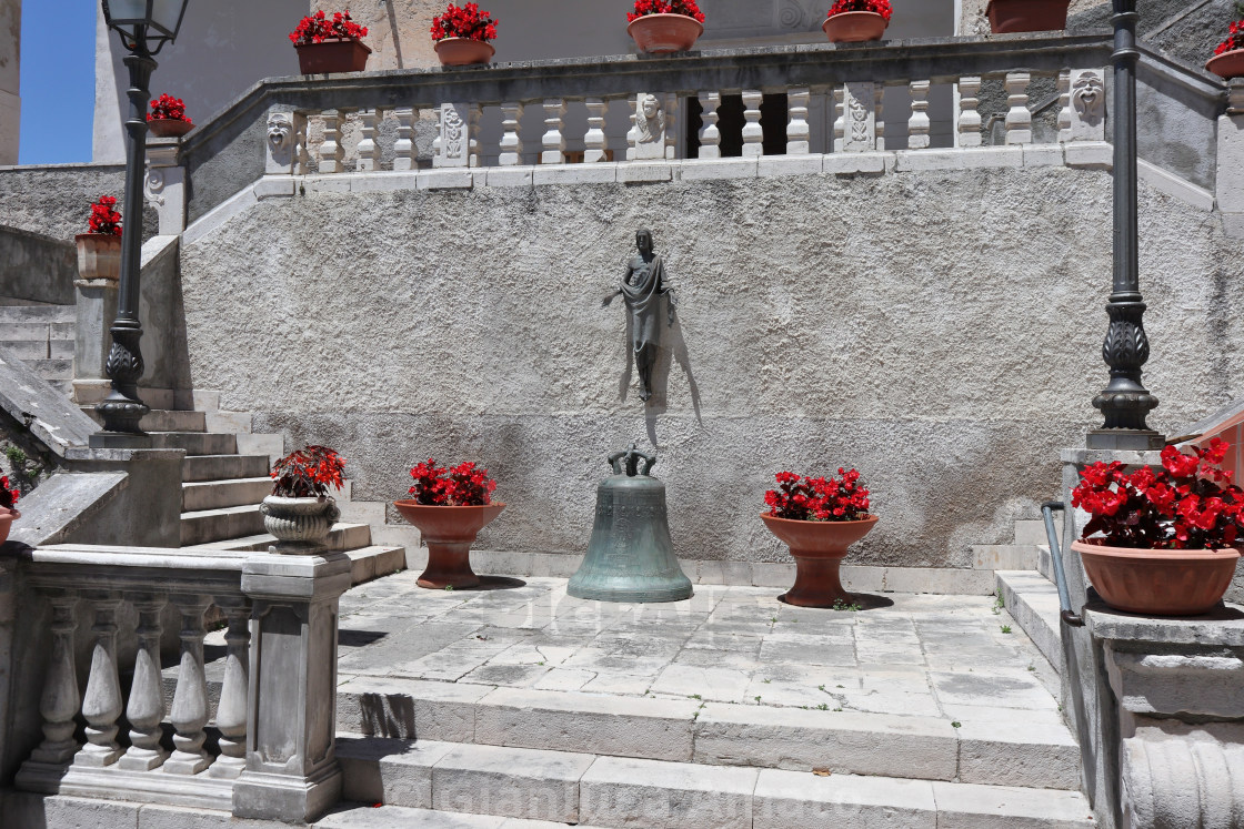 "Pesche - Accesso alla Chiesa di San Michele Arcangelo" stock image