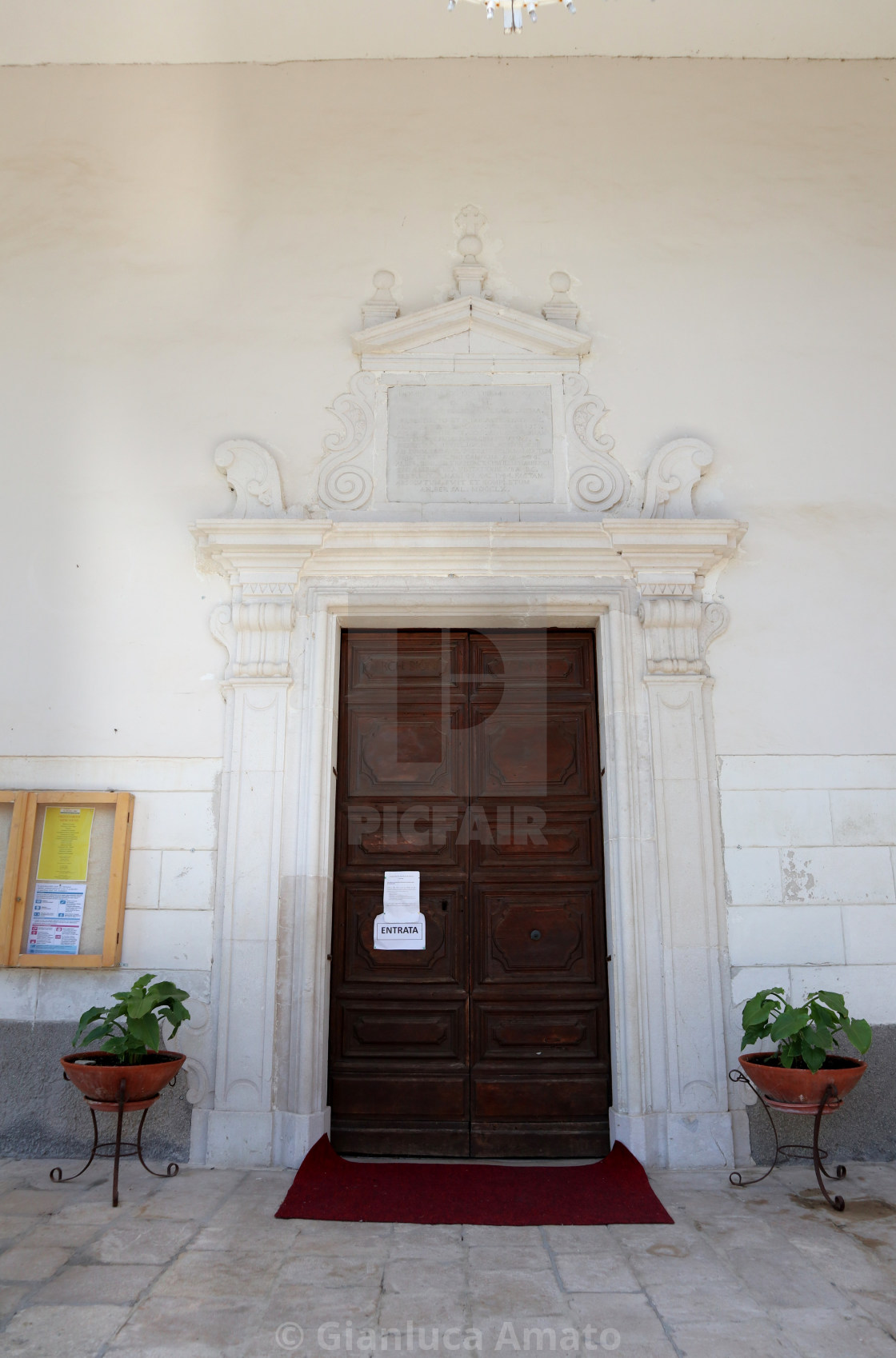 "Pesche - Entrata della Chiesa di San Michele Arcangelo" stock image