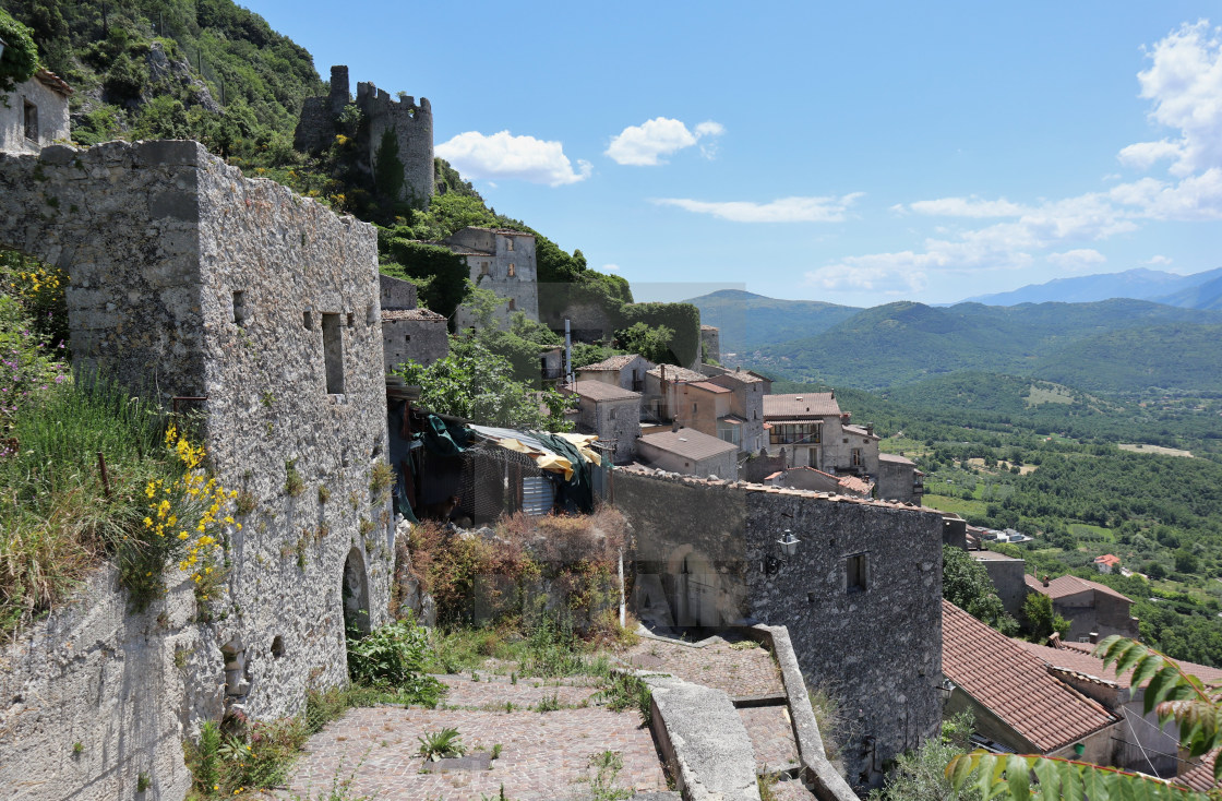 "Pesche - Panorama del borgo dal sentiero" stock image