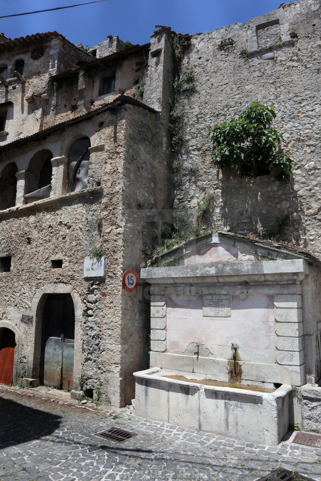 "Pesche - Fontana del centro storico" stock image