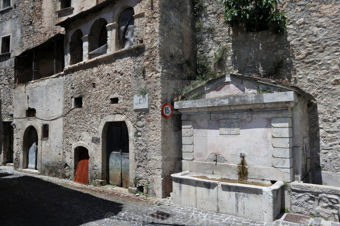 "Pesche - Fontana ottocentesca del borgo" stock image