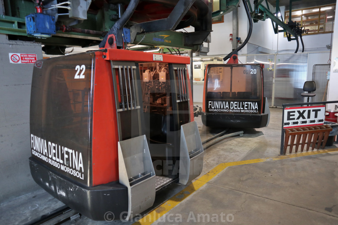 "Etna - Cabine della funivia all'arrivo" stock image