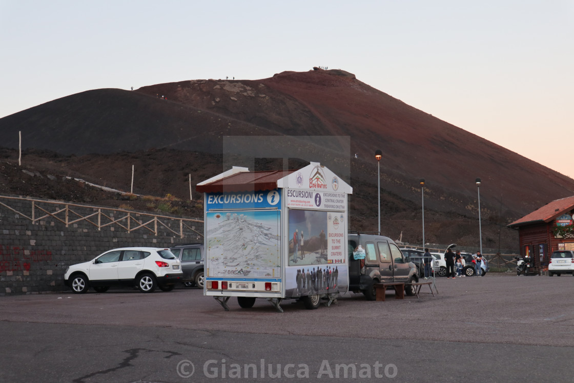 "Etna - Biglietteria per escursioni al Piazzale Sapienza al tramonto" stock image