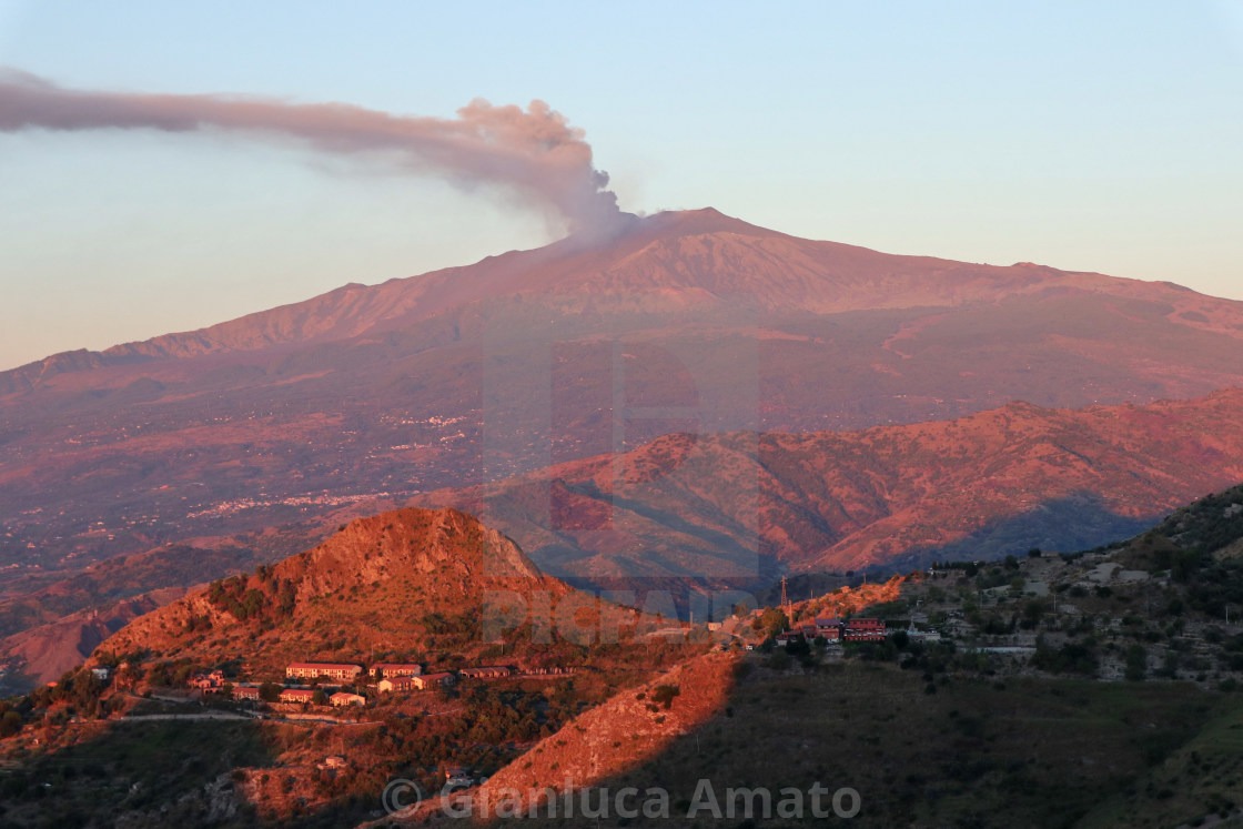 "Castelmola - Fumata dell'Etna all'alba" stock image