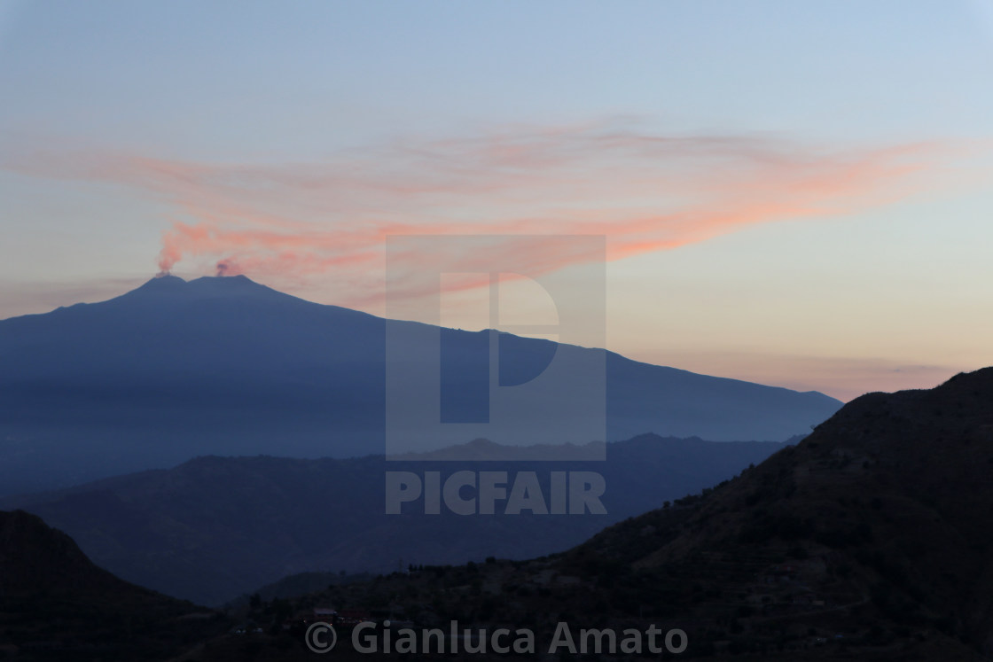 "Castelmola - Fumate dall'Etna al tramonto" stock image