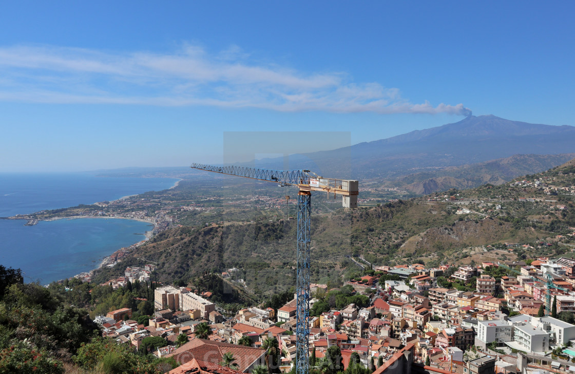 "Castelmola - Fumate dell'Etna dal borgo" stock image