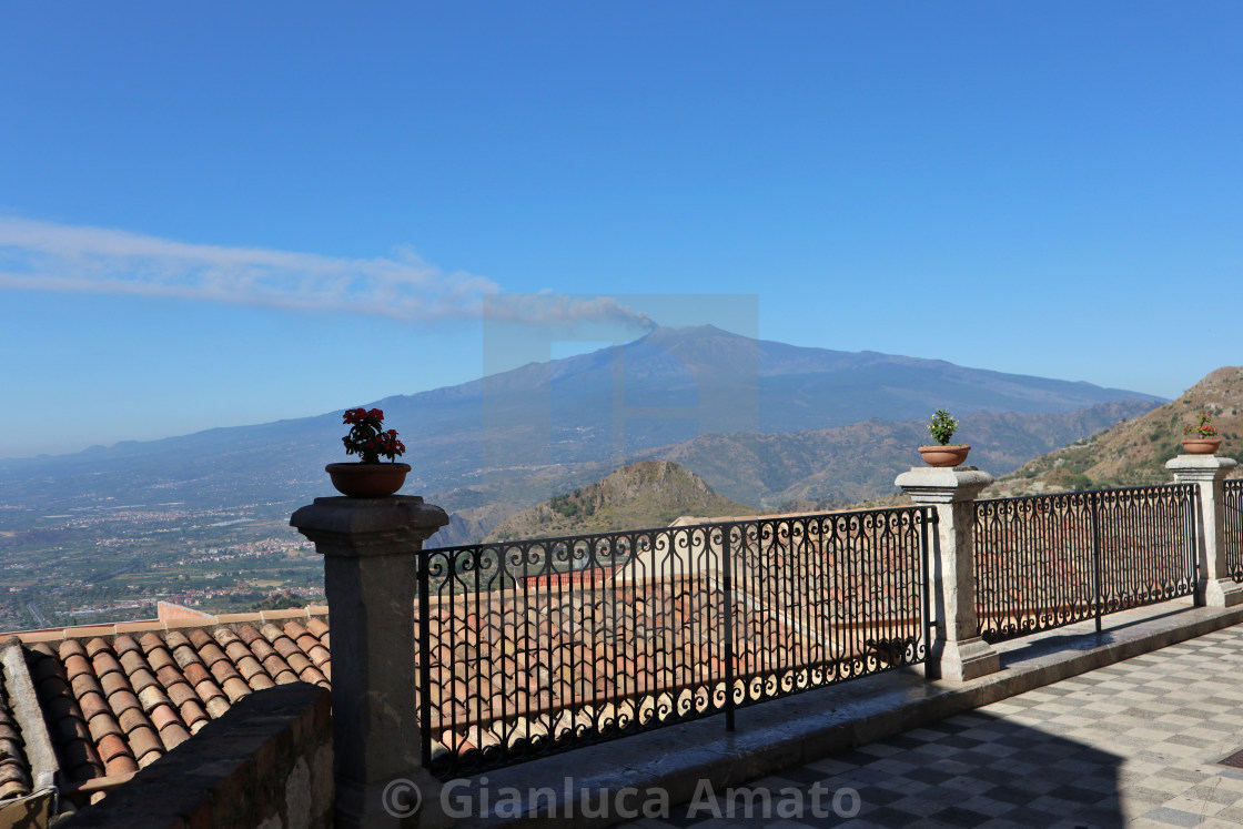 "Castelmola - Fumata dell'Etna dal duomo" stock image