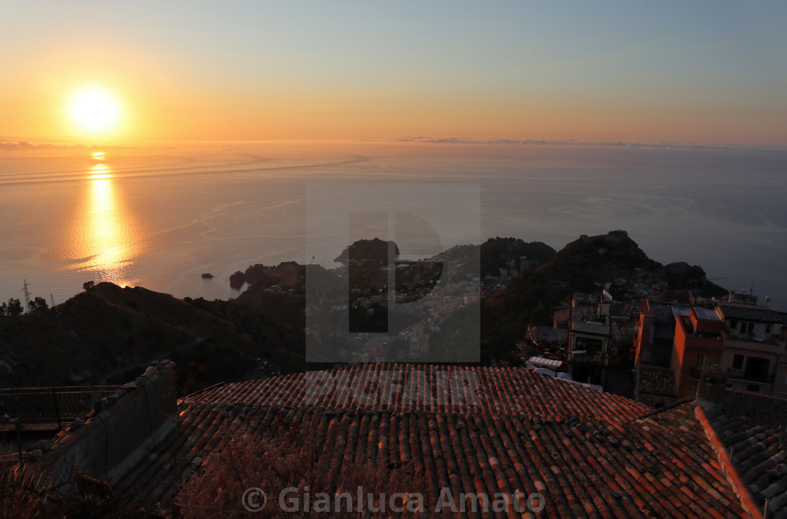 "Castelmola - Scorcio di Taormina all'alba dal terrazzo del castello" stock image