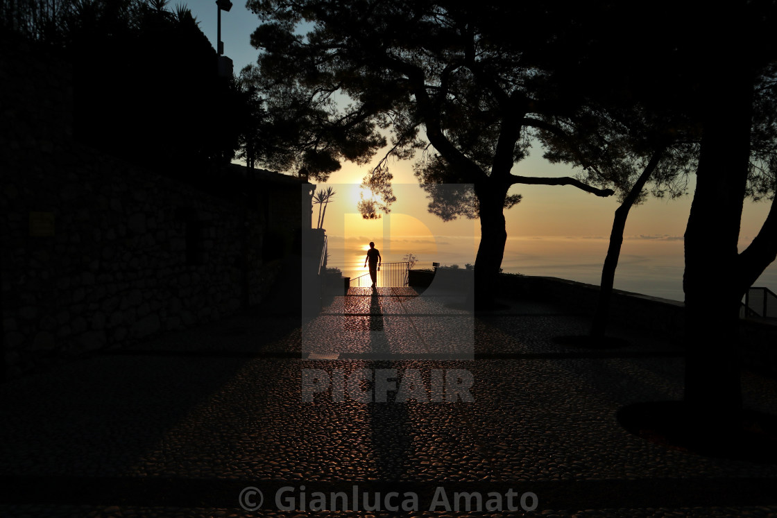 "Castelmola - Turista al castello all'alba" stock image