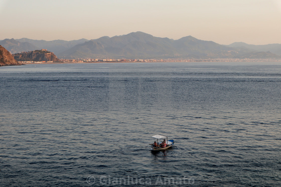 "Milazzo - Barca al tramonto nella baia di Sant'Antonio" stock image