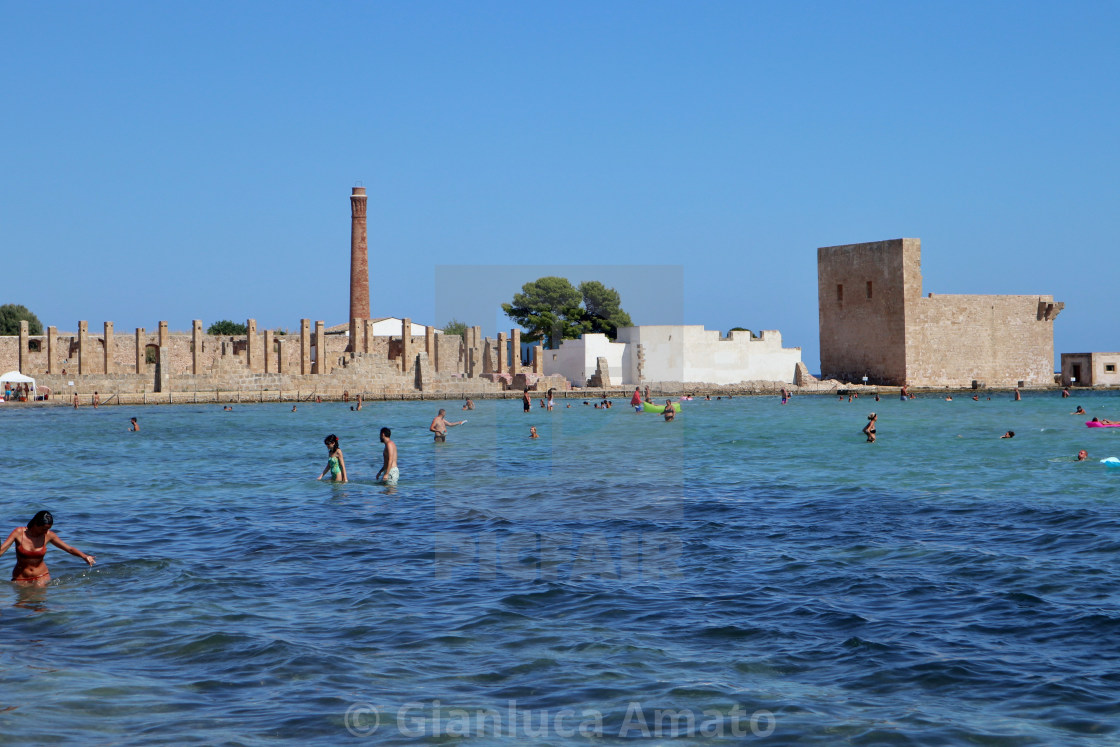 "Noto - Turisti alla spiaggia di Vendicari" stock image