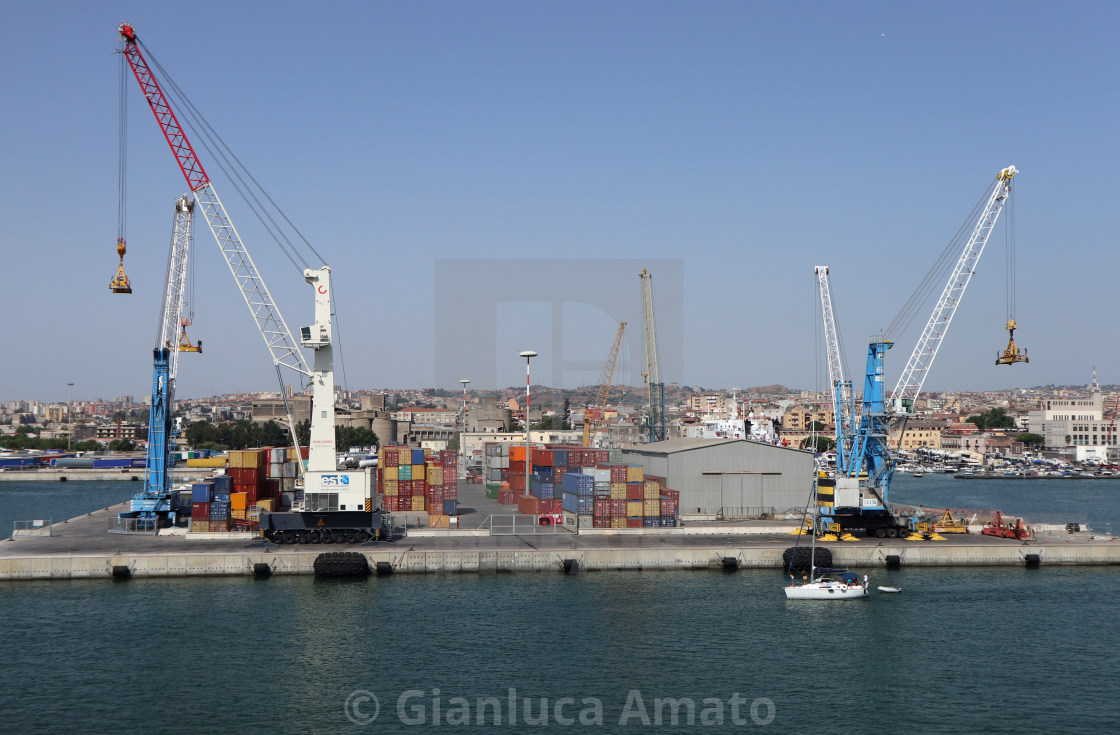 "Catania - Il porto commerciale dal traghetto" stock image