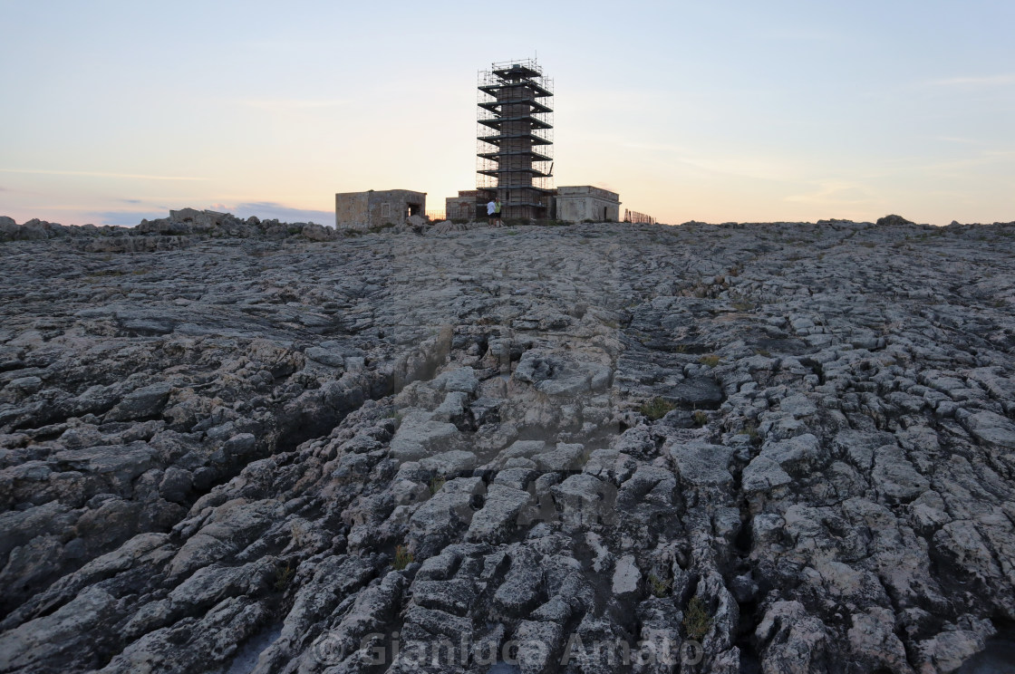 "Siracusa - Faro sulla scogliera del Plemmirio al tramonto" stock image