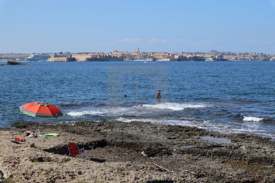 "Siracusa - Turisti sulla costa del Plemmirio" stock image