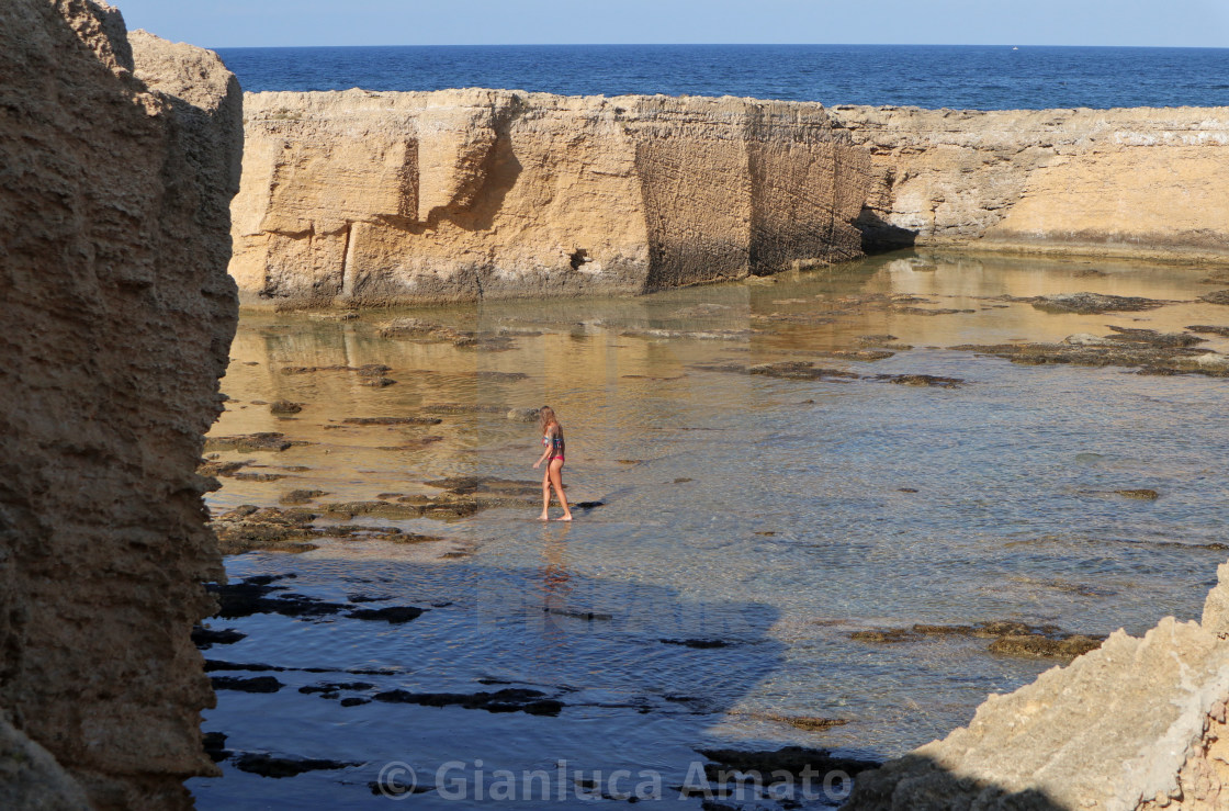 "Siracusa - Turista nella latomia di Punta della Mola" stock image