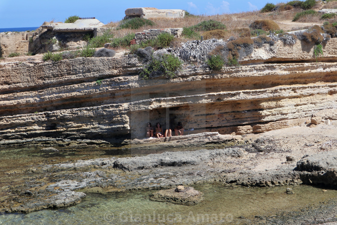 "Siracusa - Turiste nella sostiera di Punta della Mola" stock image