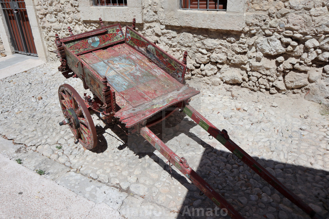 "Siracusa - Carretto siciliano al Parco Archeologico della Neapolis" stock image