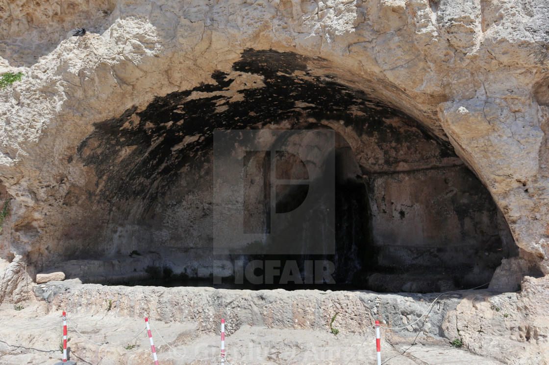 "Siracusa - Grotta del Ninfeo nel Parco Archeologico della Neapolis" stock image